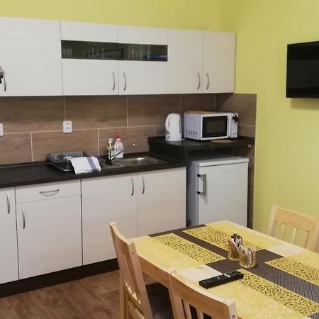 Booking Trzni Decin Esterno foto