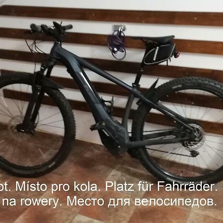 Booking Trzni Decin Esterno foto