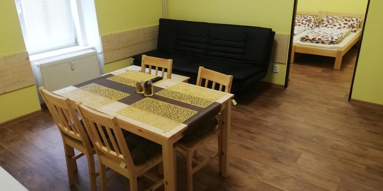 Booking Trzni Decin Esterno foto