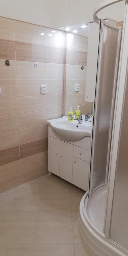 Booking Trzni Decin Esterno foto