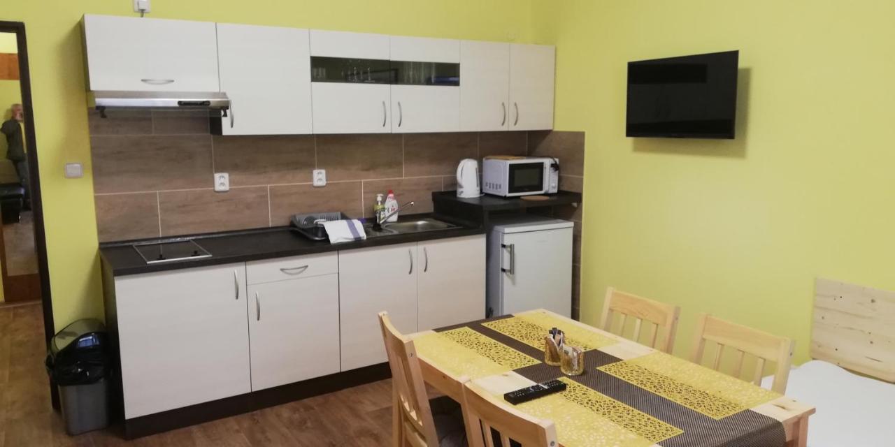 Booking Trzni Decin Esterno foto