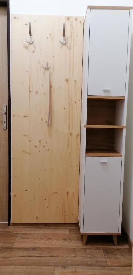 Booking Trzni Decin Esterno foto