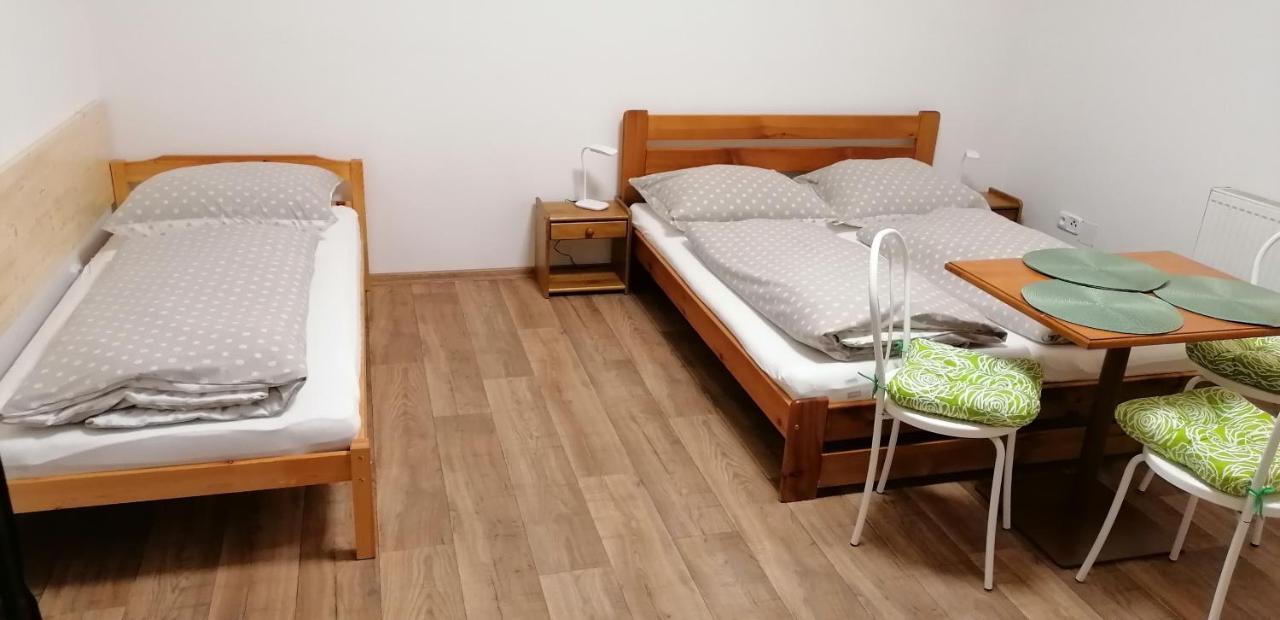 Booking Trzni Decin Esterno foto