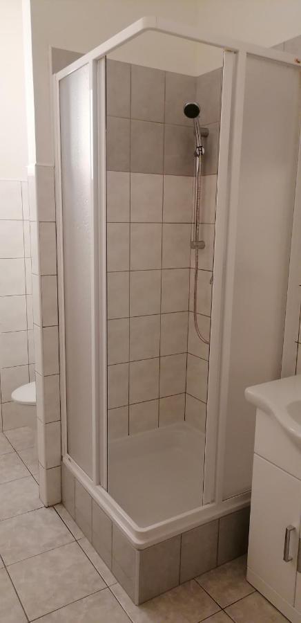 Booking Trzni Decin Esterno foto