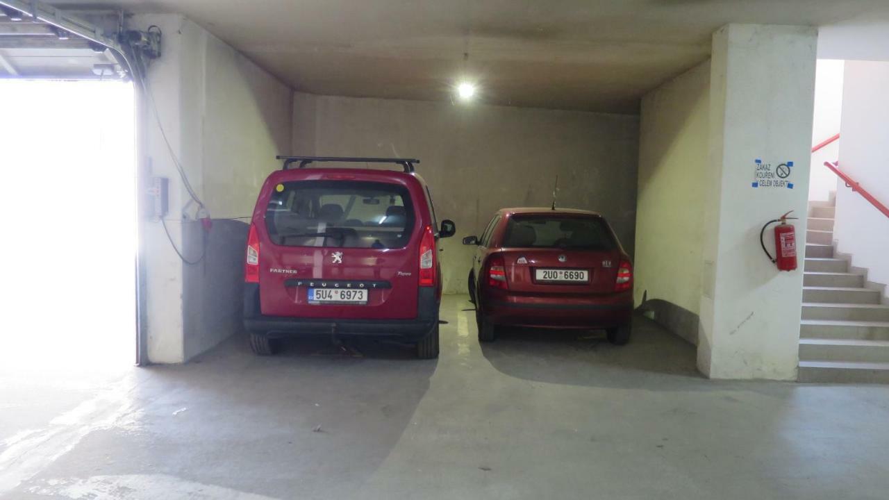 Booking Trzni Decin Esterno foto